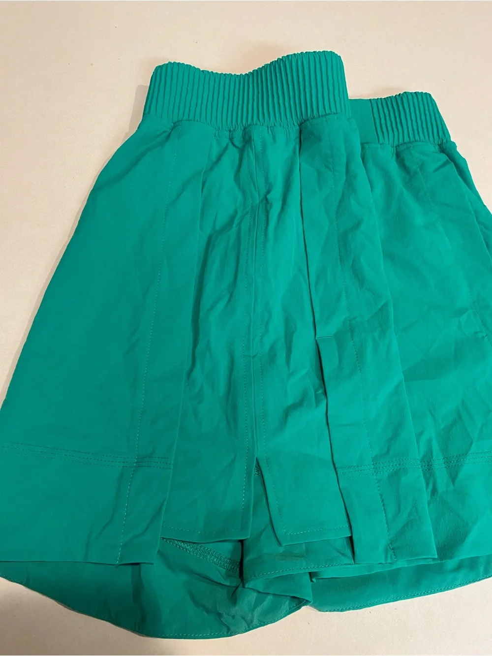 LULULEMON STRETCH WOVEN RELAXED FIT HIGH RISE SHORT 4” INSEAM KELLY GREEN SZ SM